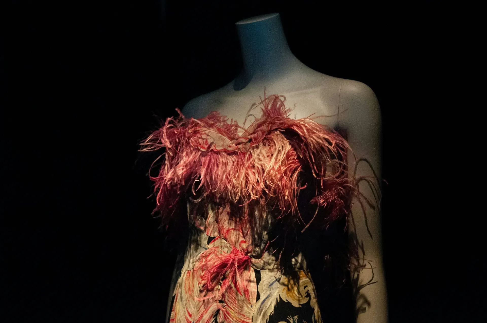 Foto 2 Haute Couture: Die Kunst der Luxusmode - Maßgeschneidert, exklusiv, ikonisch