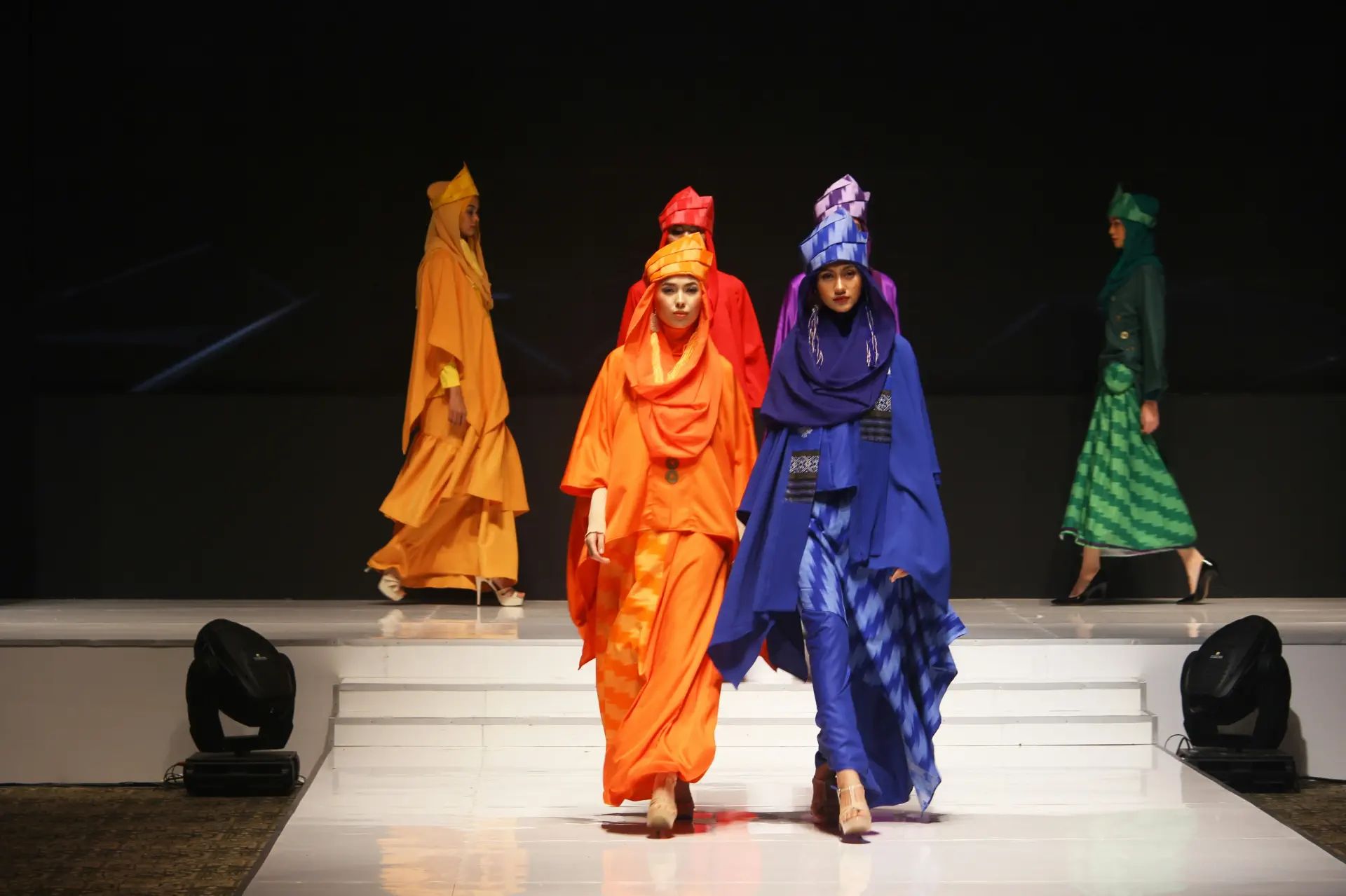Foto 3 Haute Couture: Die Kunst der Luxusmode - Maßgeschneidert, exklusiv, ikonisch